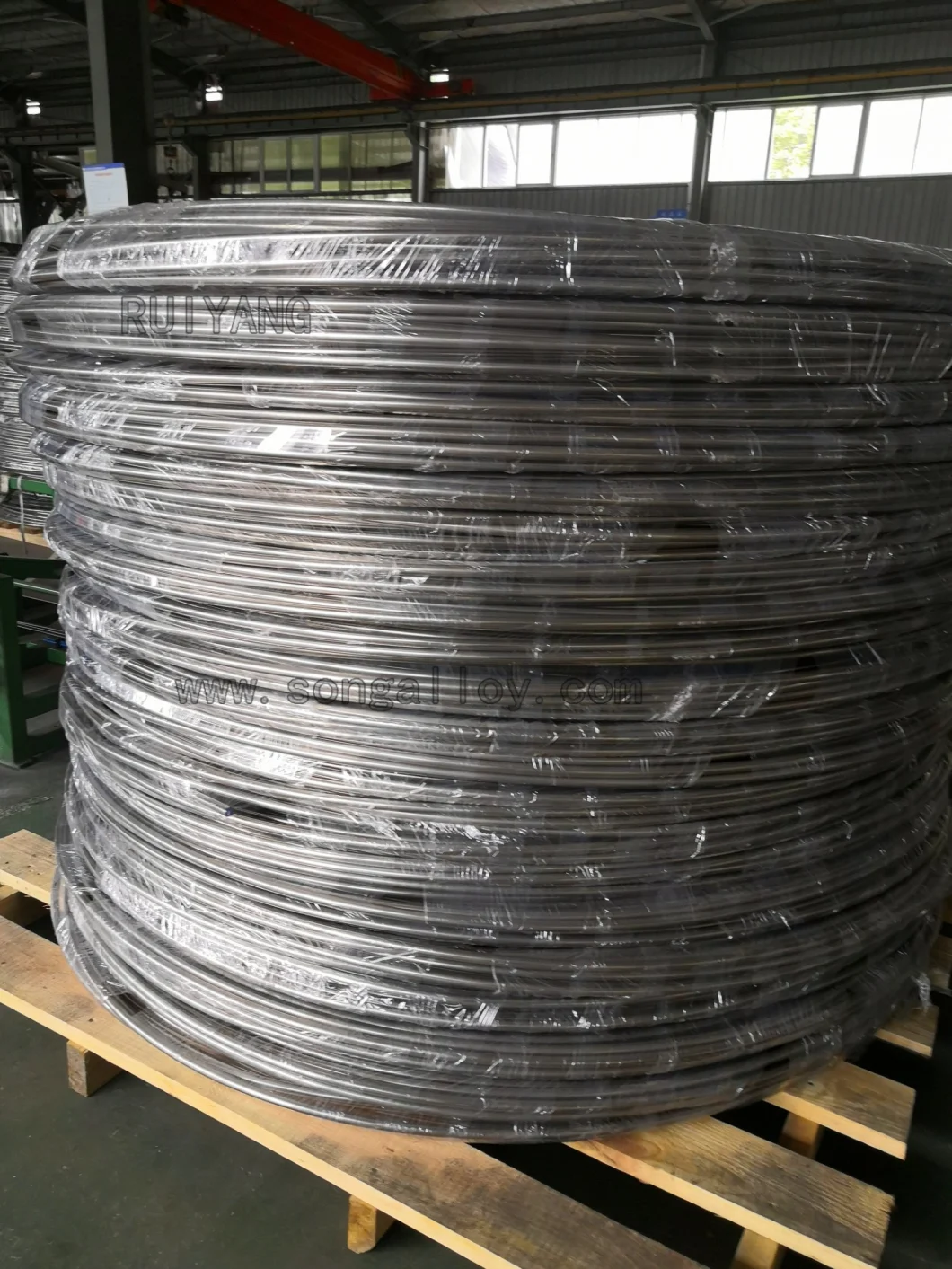 Stainless Steel Coiled Tubing in Steel Pipe and Steel Tube